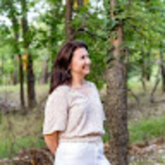 Meet your Posher, Angie - Picture 1 of 1